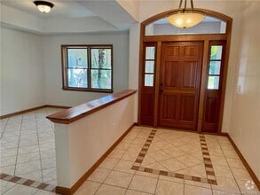 Building Photo - 4881 SW Lake Grove Cir