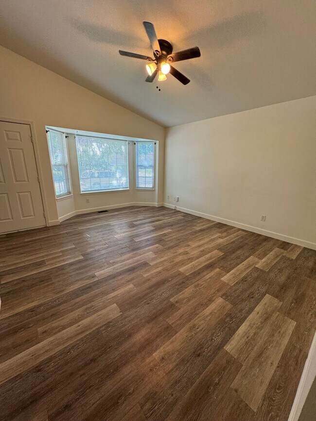 Building Photo - Beautiful 4 bedroom house avail 6/12