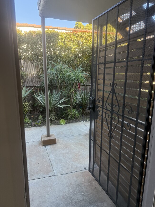 Building Photo - 1121 University Blvd W