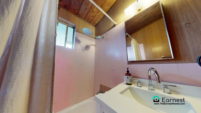 Building Photo - 2 + 1.5 Charming Remodeled Townhouse in th...