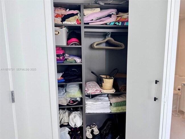 Building Photo - 13800 Highland Dr