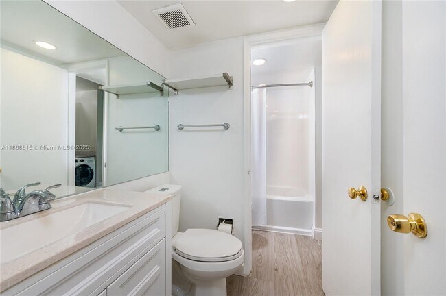 Building Photo - 8875b Fontainebleau Blvd