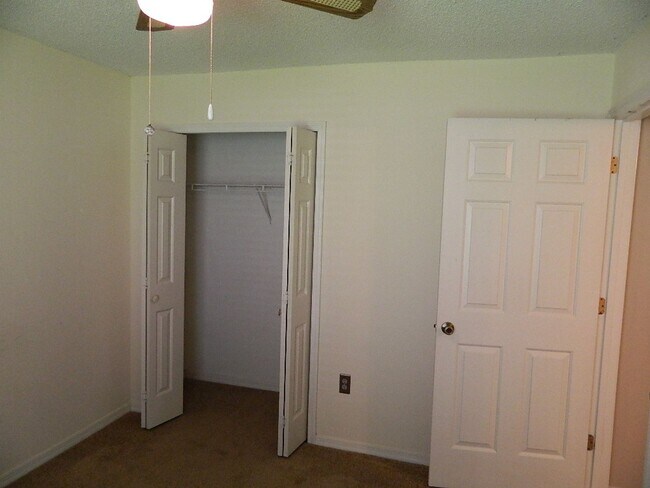 Building Photo - 317 Silver Pine Dr