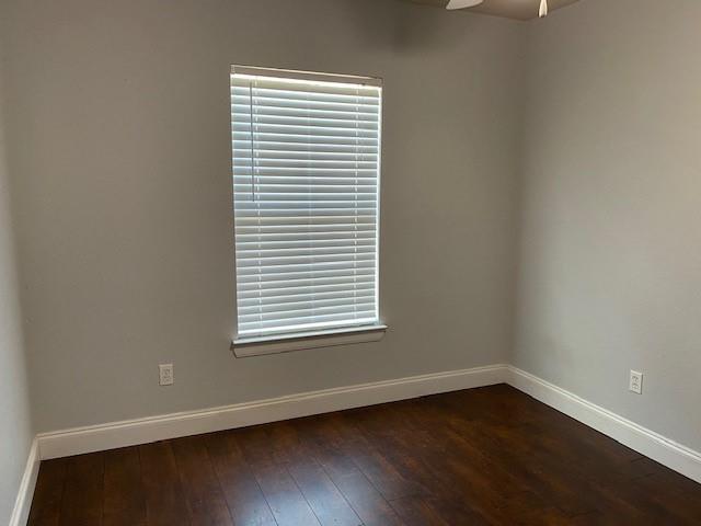 Building Photo - 1716 Red Oak Ct