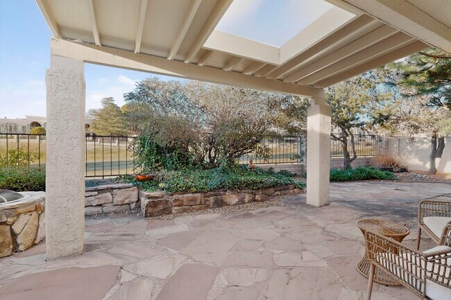 Building Photo - 9735 Village Green Dr NE