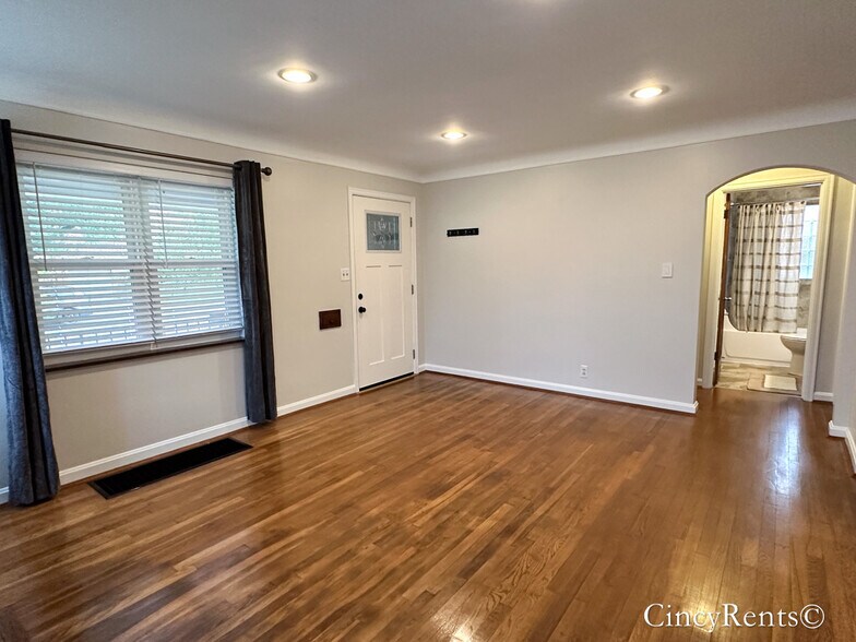 Building Photo - 4117 Paxton Ave