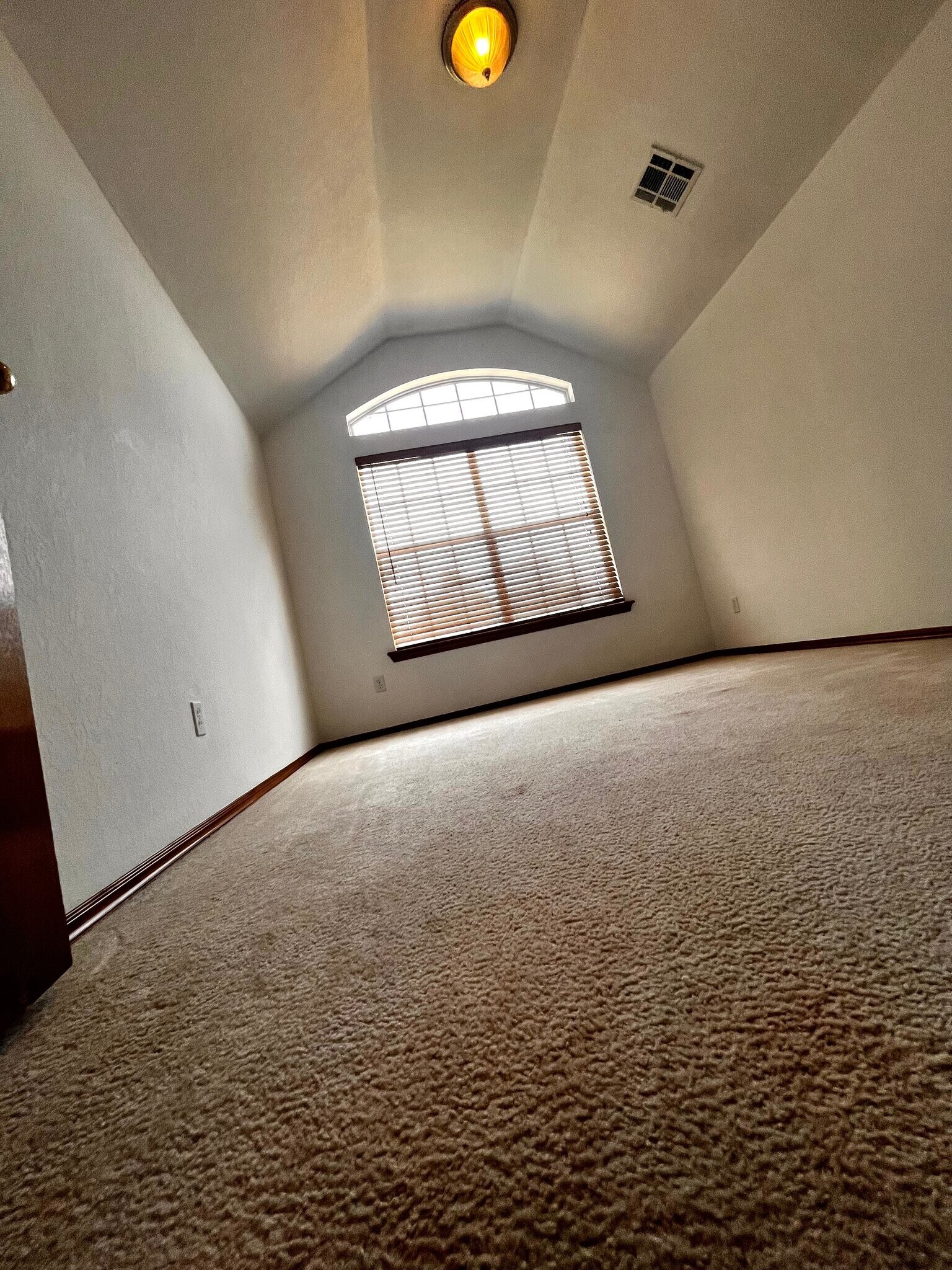 Building Photo - 715 E Forest Ct Ln