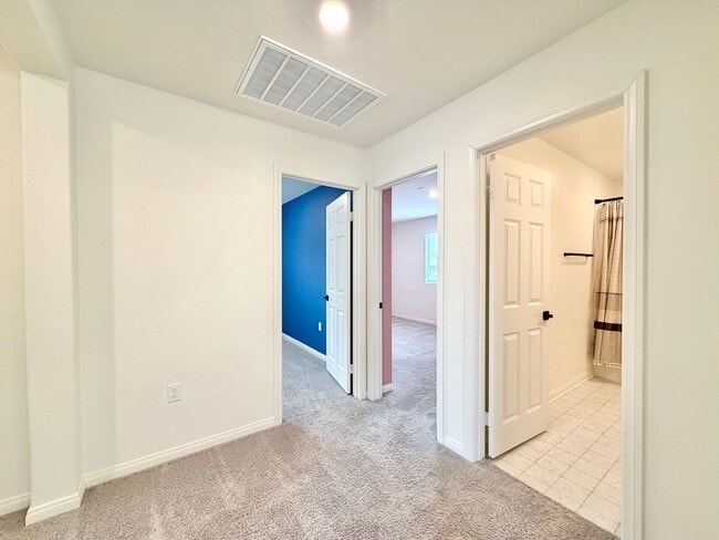 Building Photo - Move-In Ready 3 Bedroom 2.5 Bathroom Home with Loft, SOLAR & Modern Upgrades