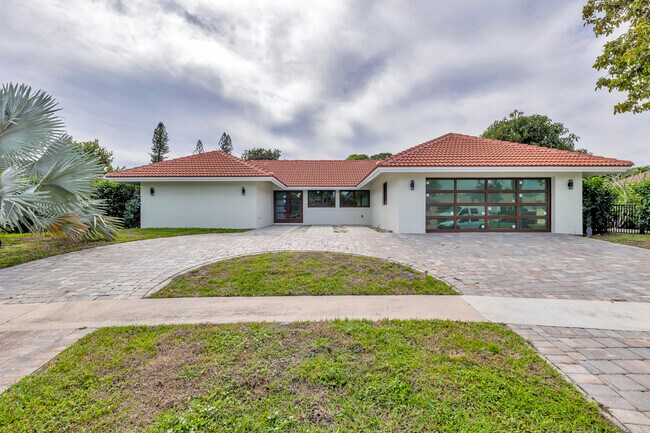 Building Photo - 5924 Pinebrook Dr