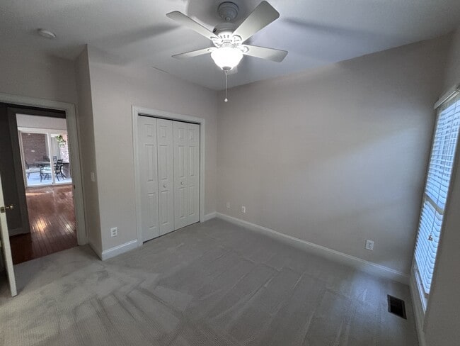 Building Photo - 420 Lake Forest Dr SE