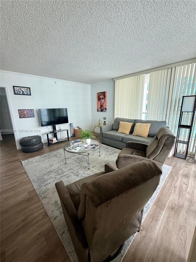 Building Photo - 1155 Brickell Bay Dr