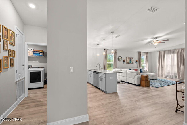 Building Photo - 11434 Palm Breeze St