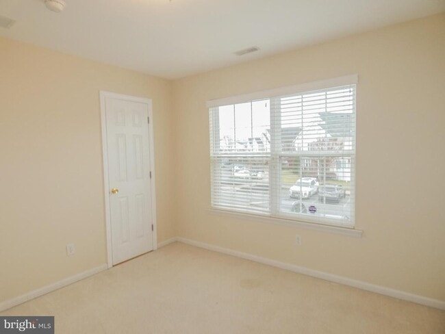 Building Photo - 2105 Lexington Mews