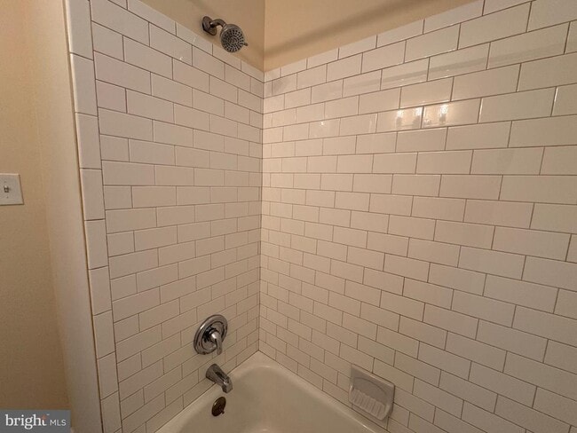 Building Photo - 1212 W King Rd