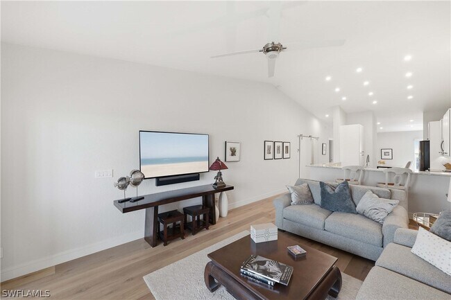 Building Photo - 818 Tanbark Dr