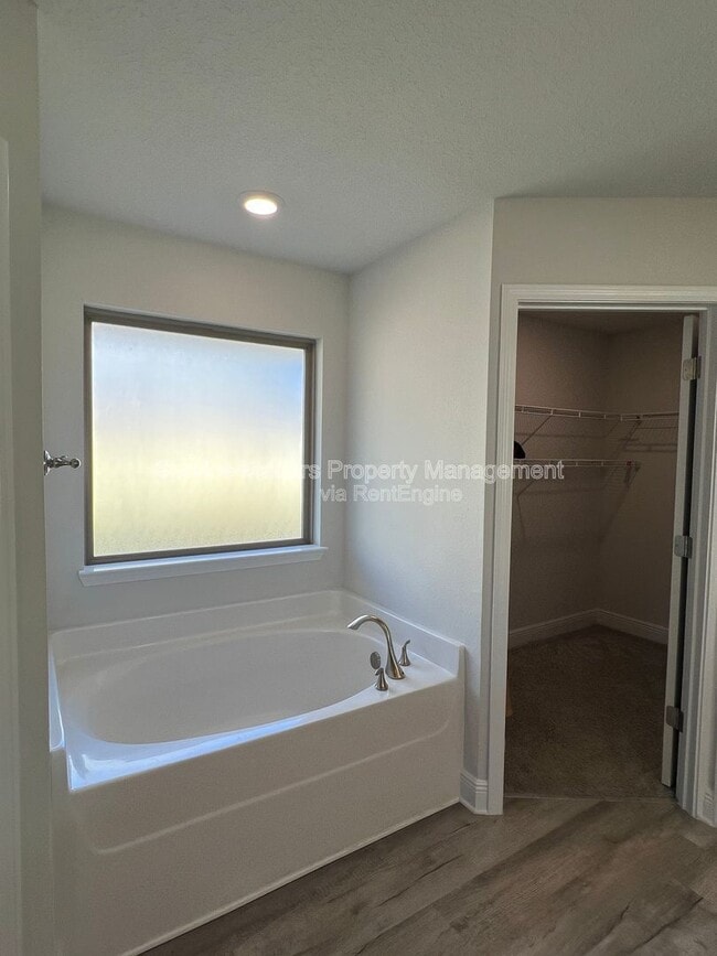 Building Photo - 5955 Parsonage Cir