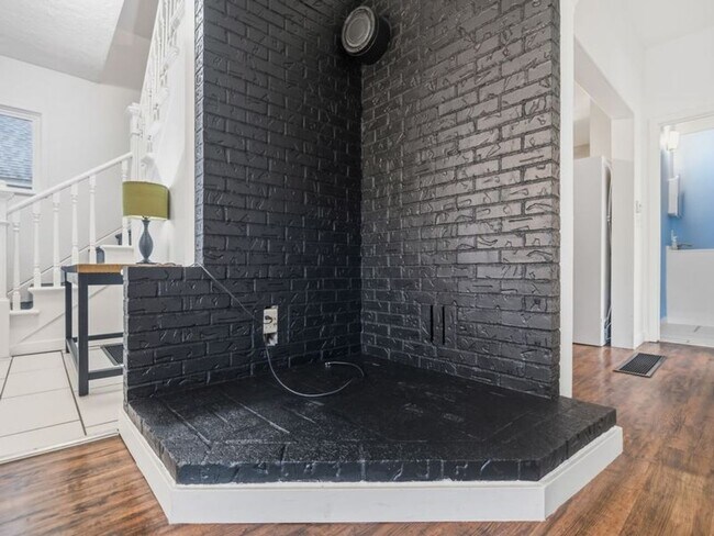 Building Photo - Stunning Updated Home in North Spokane | Bright Interiors, Modern Kitchen & Private Patio