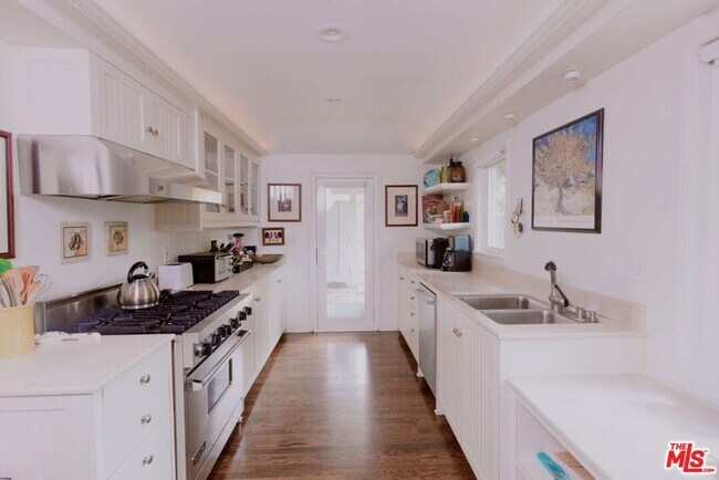 Building Photo - 31506 Bluff Dr