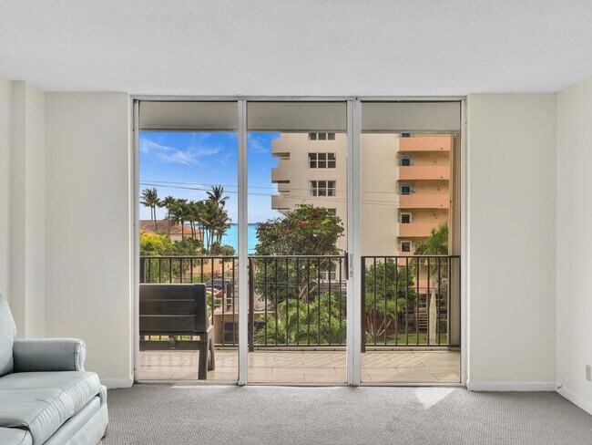 Building Photo - 1150 Hillsboro Mile