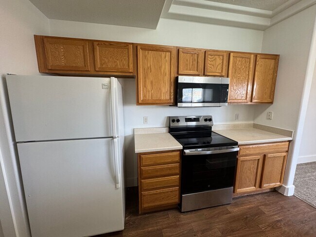 Building Photo - Amazing Riverton Townhome in Aspen Springs!