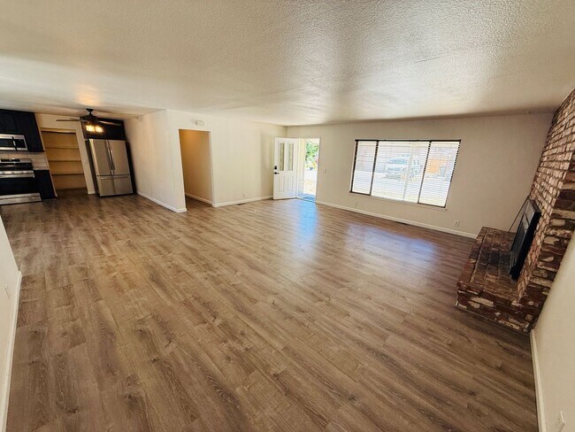 Building Photo - Pet Friendly 4 bed 2 bath house for rent at 1222. Jobs Peak