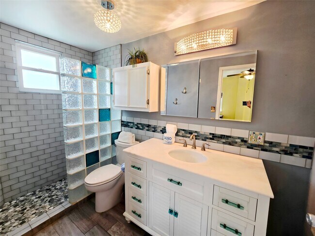 Building Photo - 16611 Jolly Roger Rd