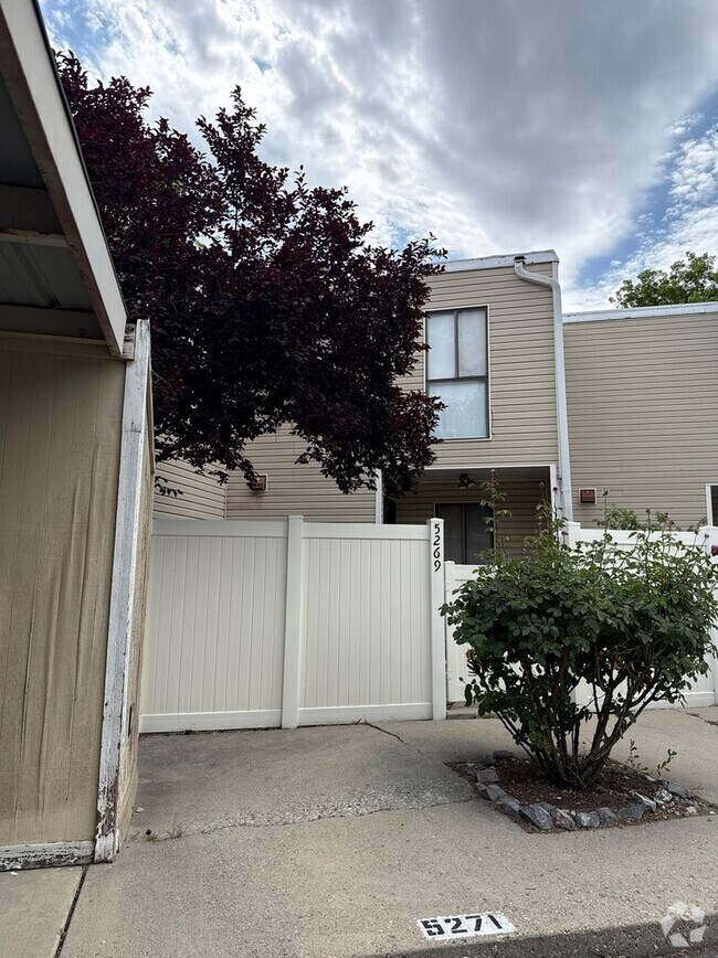 Building Photo - 2 Bedroom/1.5 Bathroom unit in Murray!