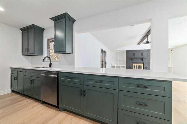 Building Photo - 419 Bellmar Dr