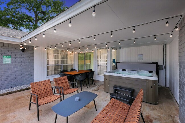 Building Photo - 1231 Springbrook Cir