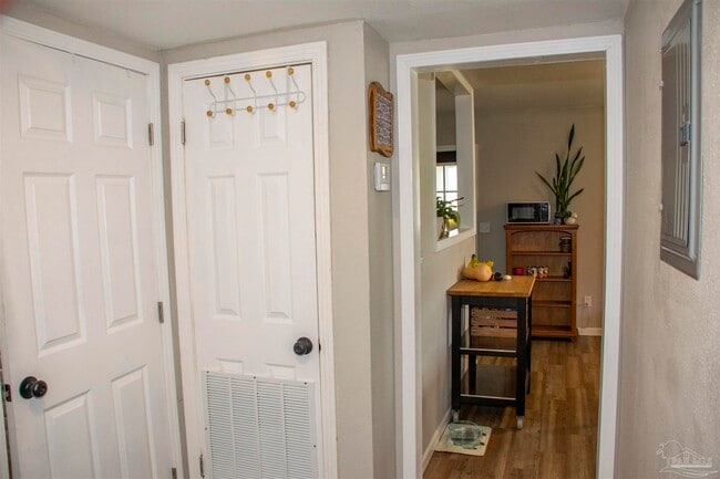 Building Photo - 5357 Locklin Ave