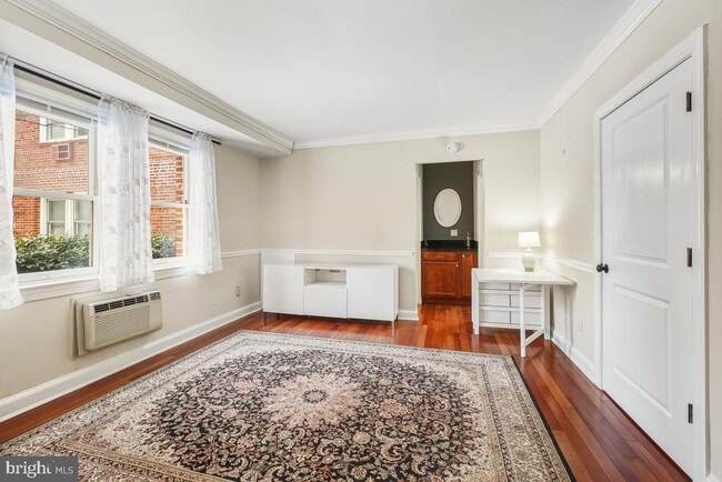 Building Photo - 906 S Washington St