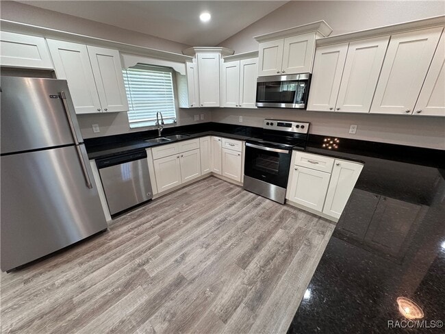 Building Photo - 2854 W Edison Pl