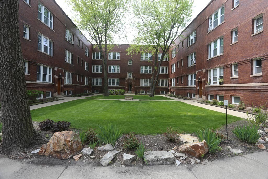 Building Photo - 4706 N Racine Ave