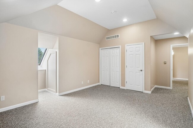 Building Photo - 1819 Brookview Dr
