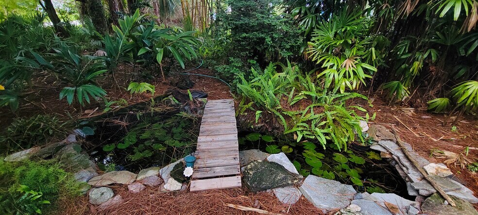 Building Photo - 6205 SE Circle St