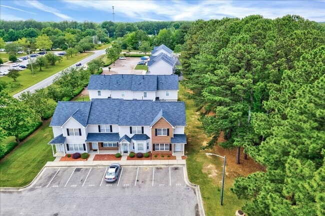 Building Photo - Updated 2 Bedroom Townhouse in Clayton