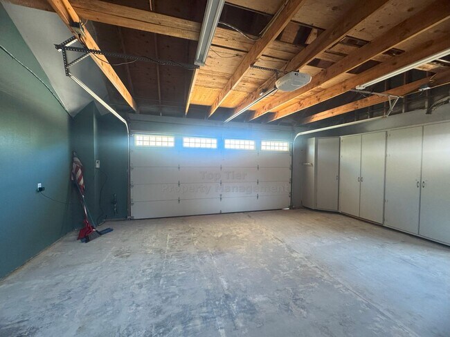 Building Photo - Spacious 4-Bedroom Home on Expansive Lot i...