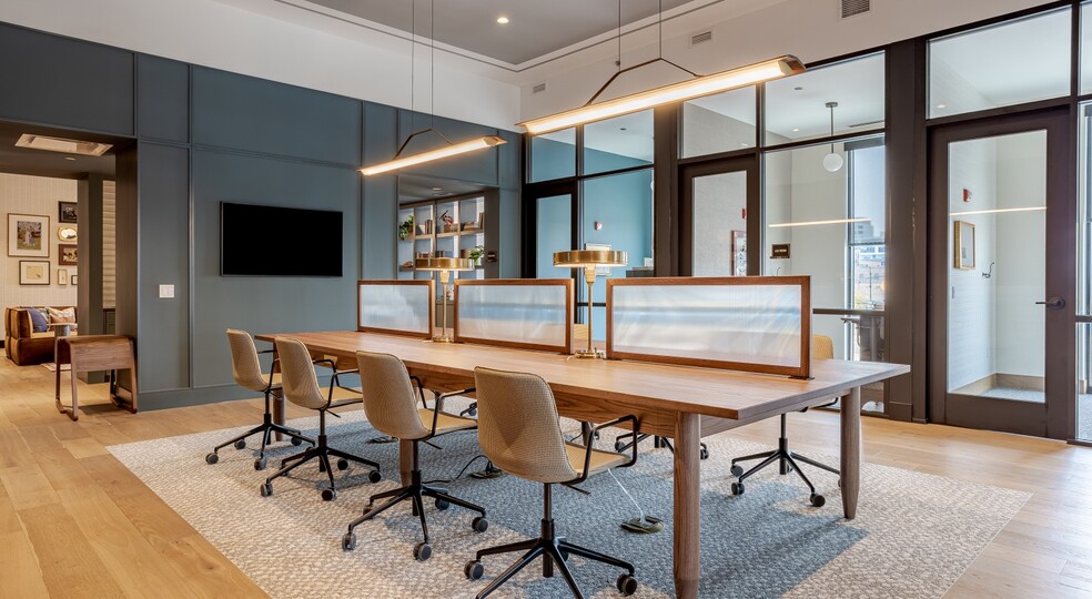 Building Photo - 327 N Aberdeen St