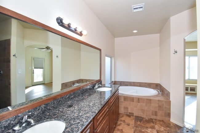 Building Photo - 2523 S 41st Ave