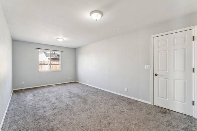 Building Photo - 7557 Arlington Dr