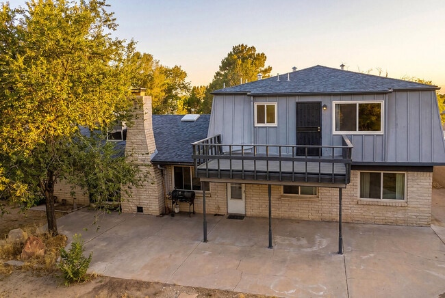 Building Photo - 3008 Matador Dr NE