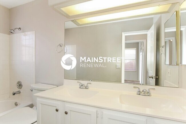 Building Photo - 4 Bedroom Pet-Friendly Home in Glendale, A...