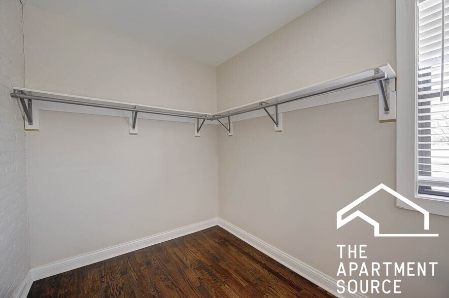 Building Photo - 4447 N Rockwell St