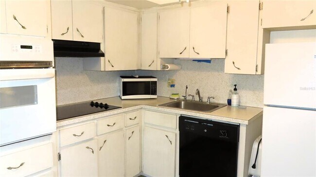 Building Photo - 2457 Ecuadorian Way