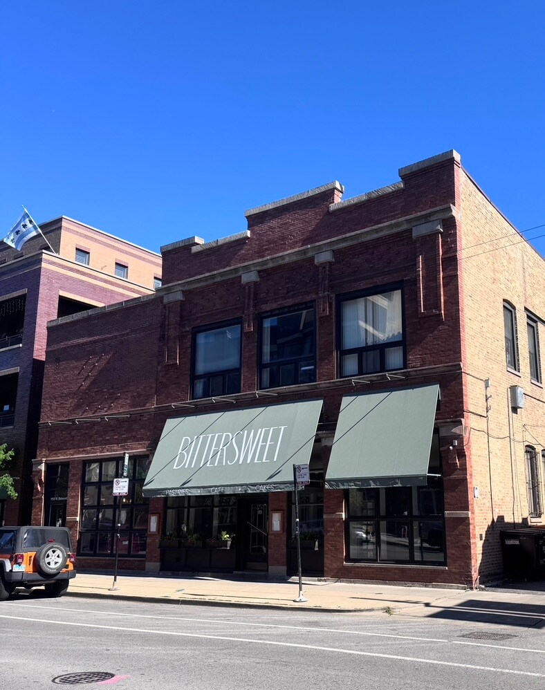Building Photo - 1114 W Belmont Ave