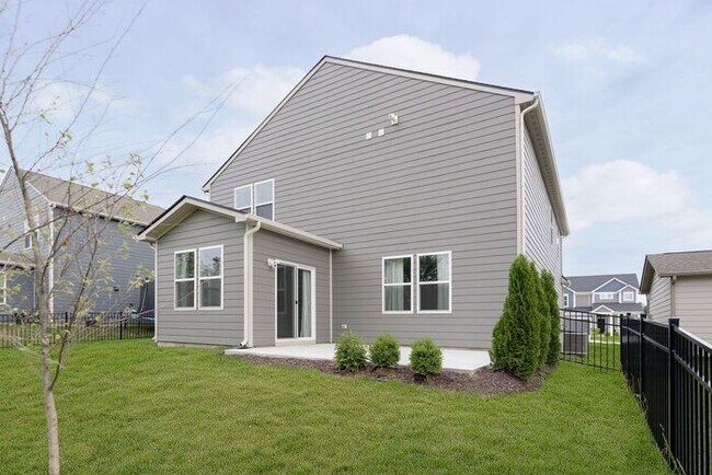 Building Photo - Like New 5 Bedroom 3 Full Bath With Fenced...