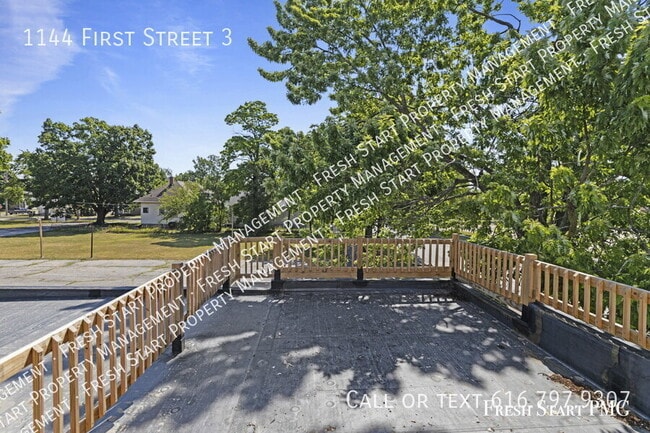 Building Photo - 1144 First Street 3-