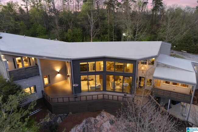 Building Photo - 412 Vesclub Pl
