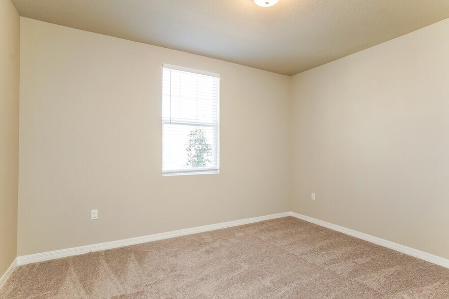 Building Photo - 5292 Sanders Oak Trl