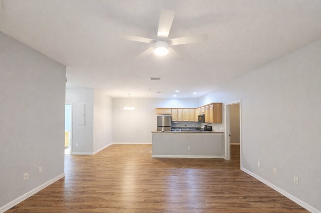 Building Photo - Annual 2/2 Condo with Flex Room in River Preserve Featuring Community Pool